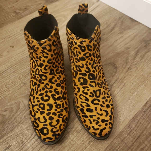 Sochi-217 Camel Black Leopard Chelsea Booties - Picture 3 of 7